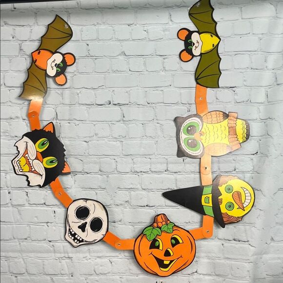 Halloween Themed Decorative Garland & unique Honeycomb Creepies - Picture 1 of 9